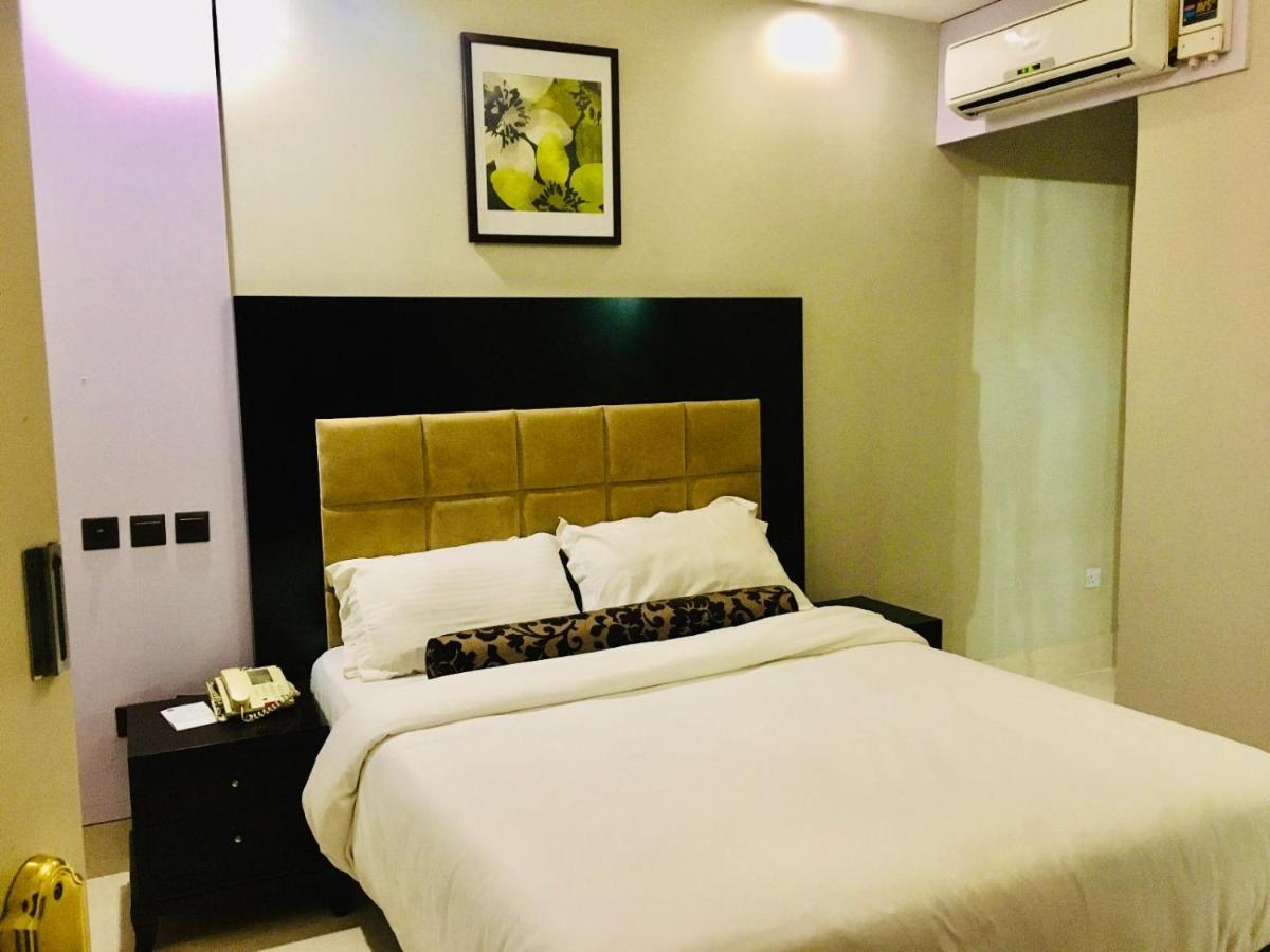 BW Starfire Hotel Ikeja Exterior photo
