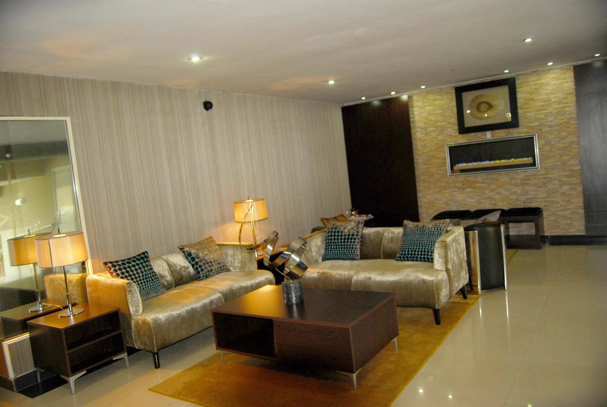 BW Starfire Hotel Ikeja Exterior photo